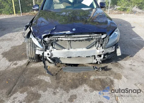2018 Mercedes-Benz C 300 z USA, uszkodzony, nr VIN 55SWF4JB0JU274929